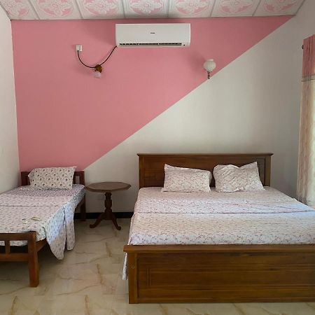 Island Breeze Inn Нілавелі Екстер'єр фото