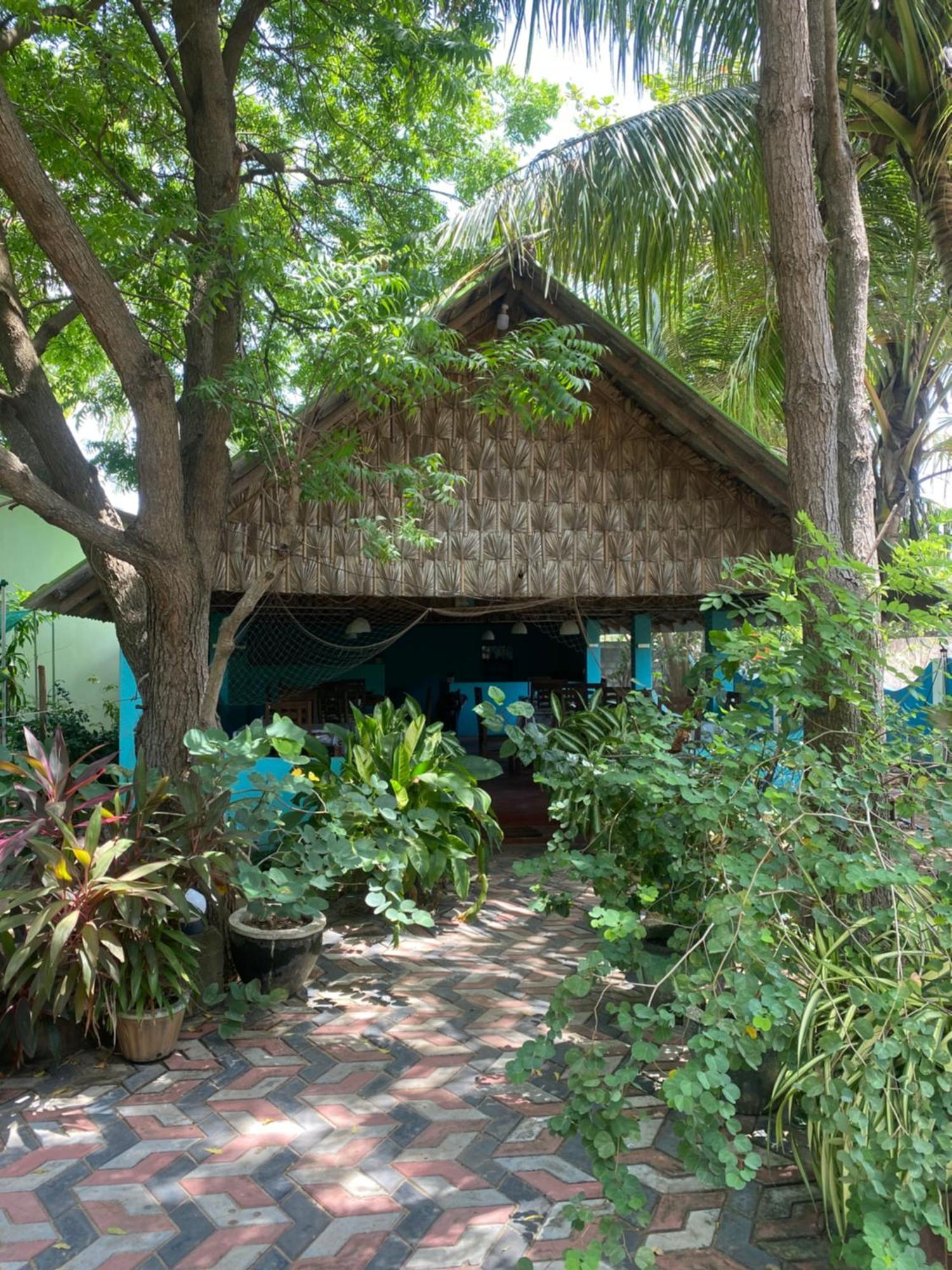 Island Breeze Inn Нілавелі Екстер'єр фото